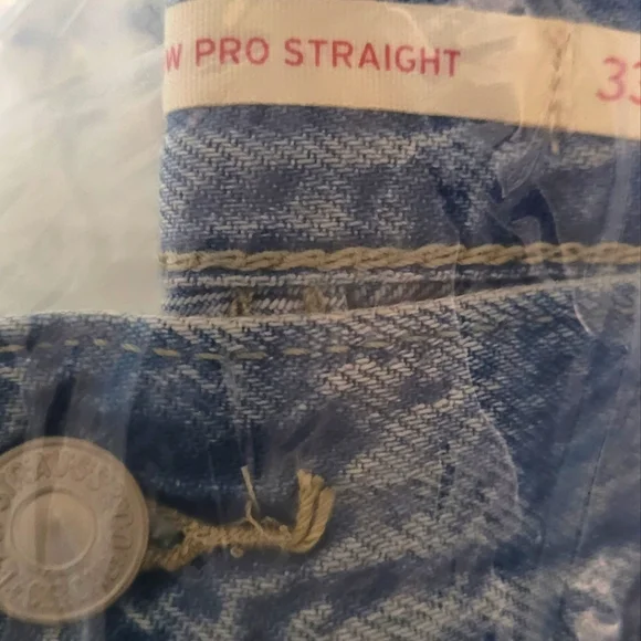 NWT LEVI'S LOW PRO Lightweight Ladies Jean Size 33 =Size 16 - Picture 2 of 6